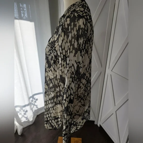 Vince Stylish Black and Cream Basketweave Print Women's Blouse - Picture 6 of 13